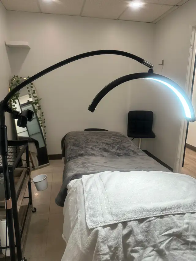 PRIME CLINIC SPACE FOR RENT – SUNDAYS ONLY | HEALTH & BEAUTY in Commercial & Office Space for Rent in City of Toronto - Image 3