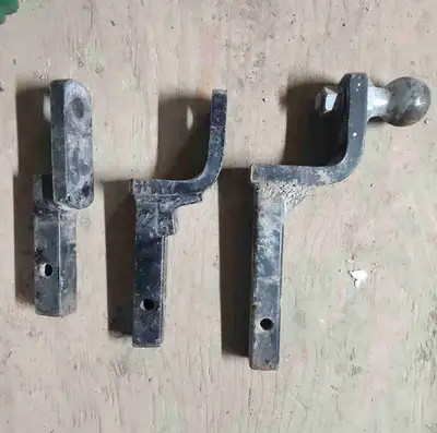 Three 1 1/4" hitches. Can be flipped either way for lifting or lowering tongue height. Comes with th...