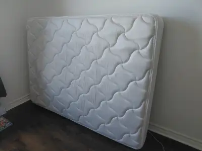 Matelas très bon état, View more