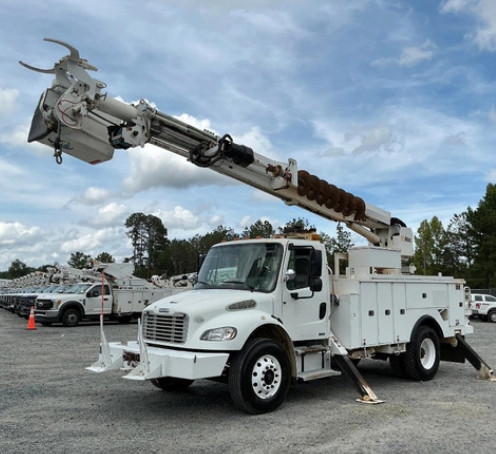 Digger Derrick /2010 Freightliner Altec DM47-BR. available. in Other in Belleville - Image 2