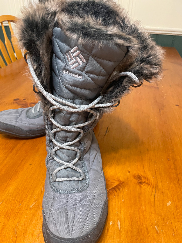 Women's size 10 Columbia winter boots in Women's - Shoes in Owen Sound - Image 3
