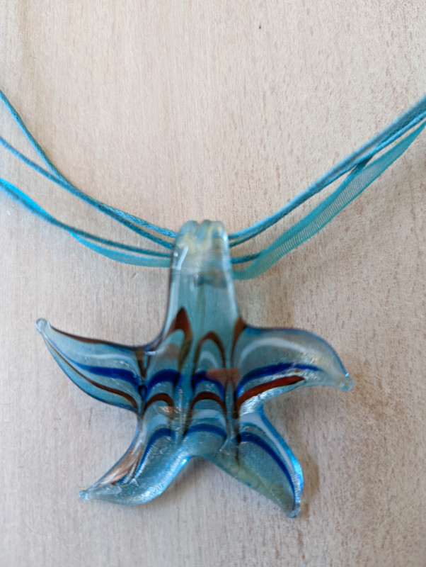 Genuine Murano Hand-BlownGlass Starfish Pendant /Necklace dans Bijoux et montres  à Laval/Rive Nord - Image 2