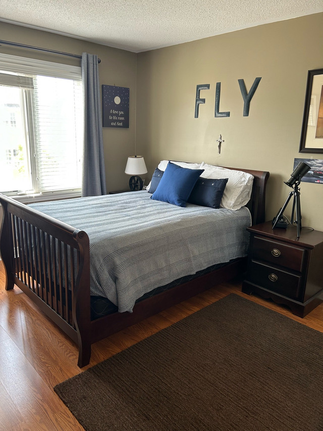 Solid wood bedroom set (double bed) in Bedding in Markham / York Region