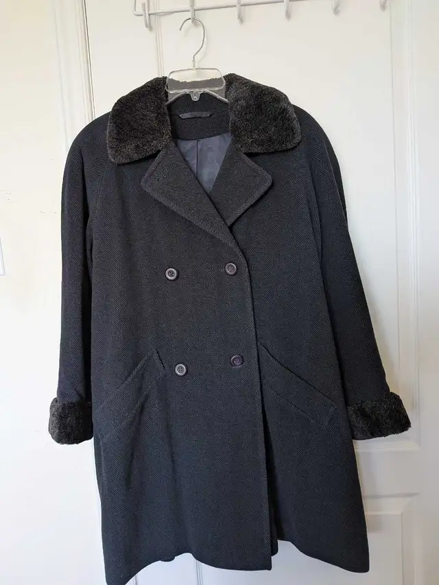 Men's Black Herringbone Pea Coat in Women's - Tops & Outerwear in Markham / York Region - Image 2