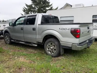 5.4L V8, 4x4, auto, power windows, soft folding tonneau cover. 275,000km Runs and drives great, ever...