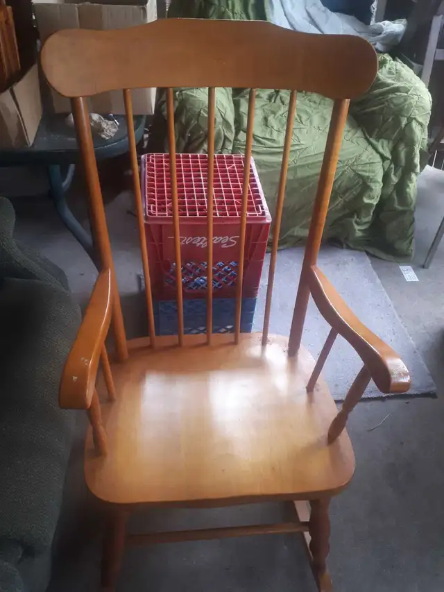 rocking chair in Chairs & Recliners in Oakville / Halton Region - Image 4
