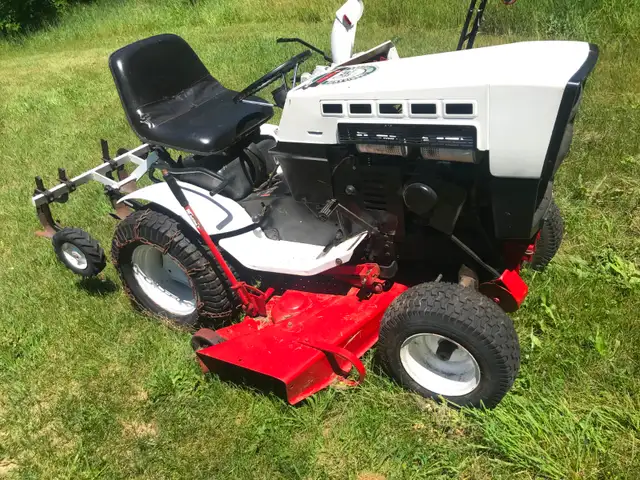 ROPER 18T-832T GARDEN TRACTOR in Lawnmowers & Leaf Blowers in Trenton - Image 2