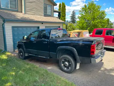 2008 Dodge 2500 3/4 Ton , 6.7 LT Cummins Diesel come with Taunno box cover, rear camara, high perfor...