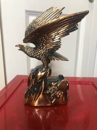 Vintage Eagle Figurine Lighter in Arts & Collectibles in Burnaby/New Westminster