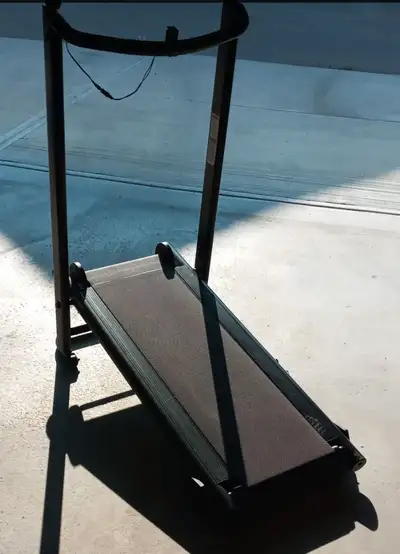 Manual treadmill, has 2 incline levels. Meetup sw Edmonton