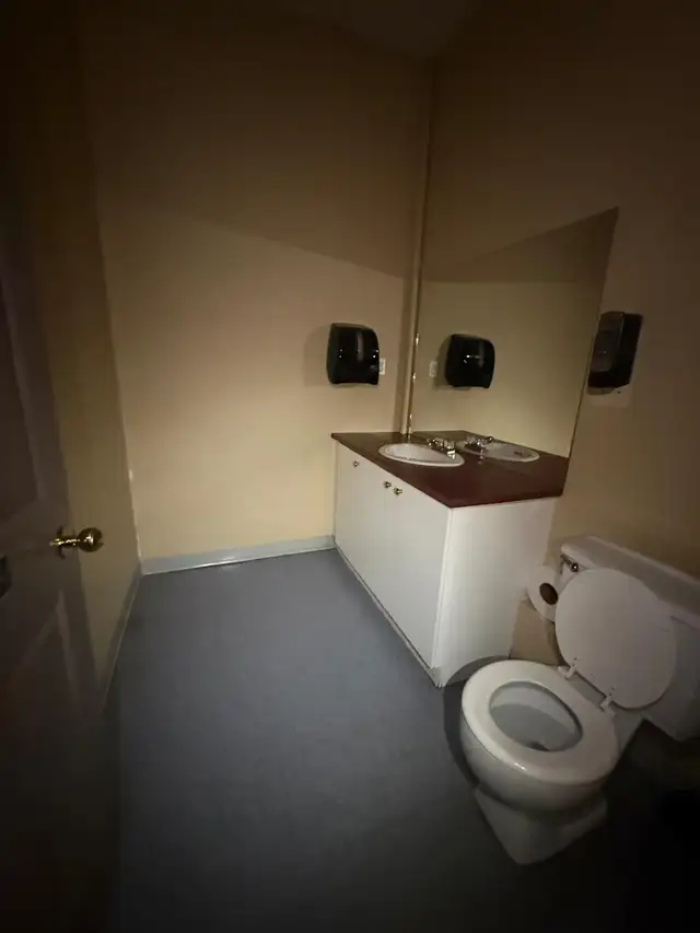 Retail / commercal place for rent in Long Term Rentals in Cornwall - Image 11