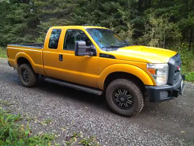 Ford F250 Super Duty RWD pickup, a reliable workhorse with basically no rust, it used to be a rail t...
