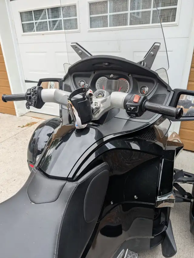 Spyder RT-S in Touring in West Island - Image 8