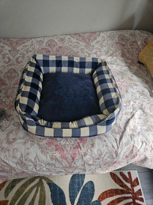 Small Pet bed $15.00 in Accessories in Calgary - Image 3