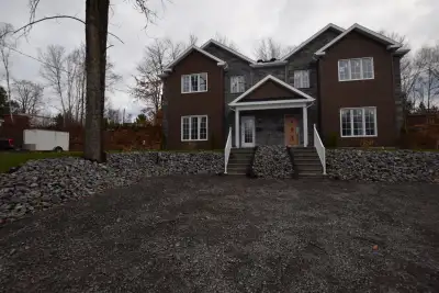 Neuf, vous serez les premiers locataires Un petit chien accepté, pas de gros svp. Bonjour, je vous o...