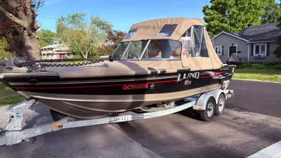 Great boat, just tuned up, new water pump. Includes 2 canon electric downriggers and 2 x 12in Lowran...