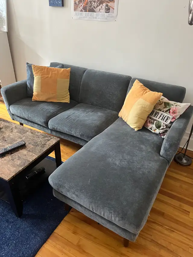 Sofa/Canapé L in Couches & Futons in City of Montréal - Image 2