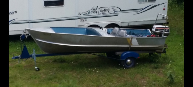16 ft deep princecraft boat for sale 50 hp johnson ,trailer . in Powerboats & Motorboats in Pembroke - Image 3