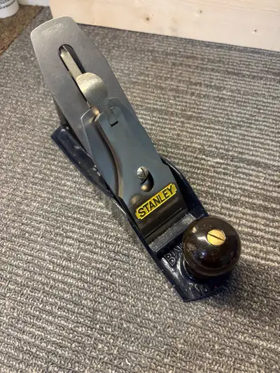 This is a used Stanley Bailey hand plane, a No. 4 size, made in England, perfect for fine woodworkin...