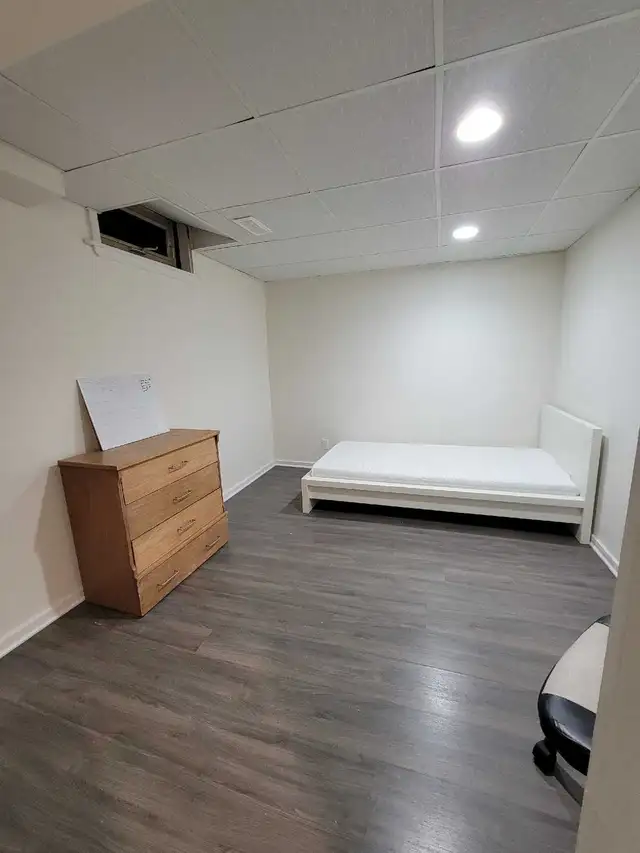 Private Room for Rent in Room Rentals & Roommates in Oshawa / Durham Region - Image 6