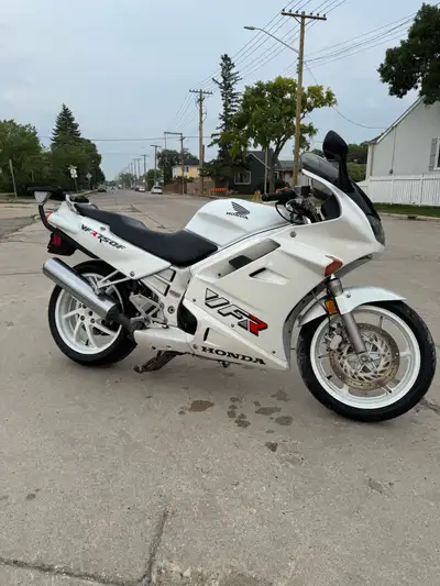 1993 Honda VFR750F in great shape. Fresh Safety from Capitol Motorsports. New tires, battery, Ricks...