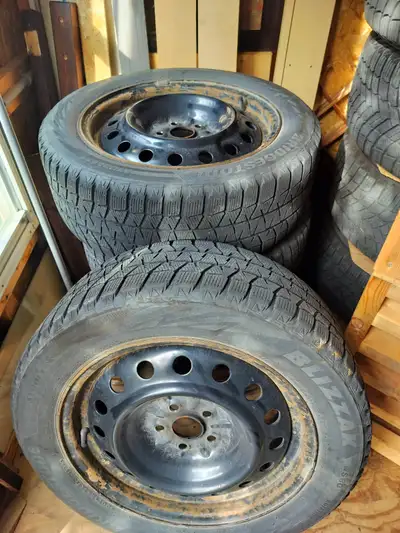 Second hand 4 winter snow tires, suitable for Toyota Corolla. Cord 60.1. 114×4. Asking