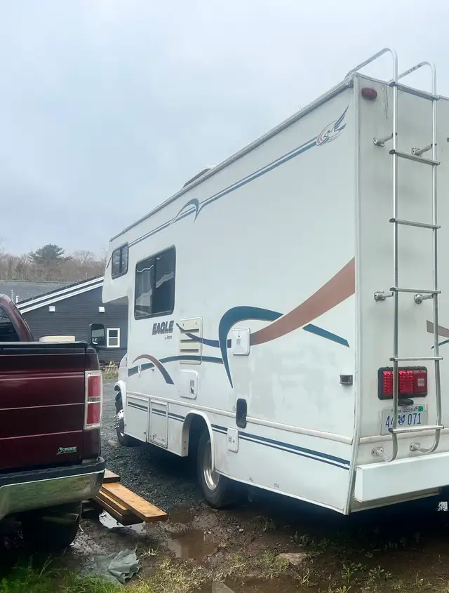2000 Ford E-350 Eagle by Jayco Motorhome in RVs & Motorhomes in Bedford - Image 9