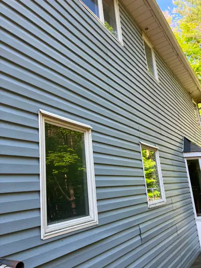 Lots of siding available, customer changing colour. Price depends on amount taken. Pick up in Peneta...