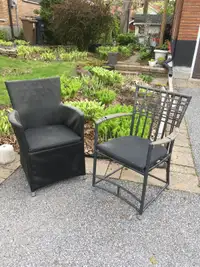 2 chaises  extérieures à donner
