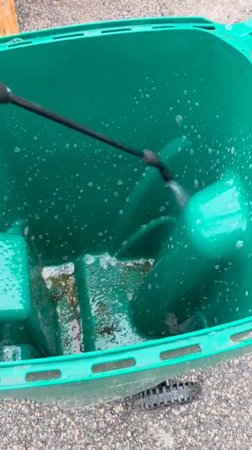 Garbage & Recycling Bin Cleaning569246190425221121