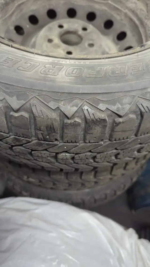 4 Firestone Winterforce 205/65/15 on Rims Winter Tires in Tires & Rims in Guelph - Image 4