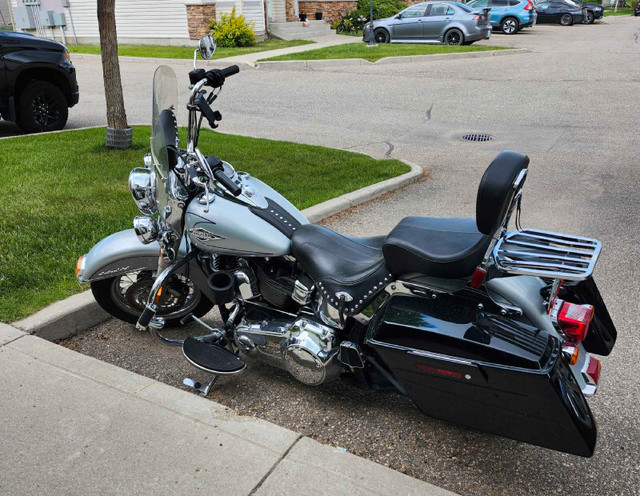2011 Heritage Softail Classic in Street, Cruisers & Choppers in Saskatoon - Image 2