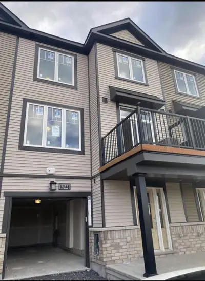 Looking for a clean, respectful female roommate (student) to share my modern 3 story Minto townhome...