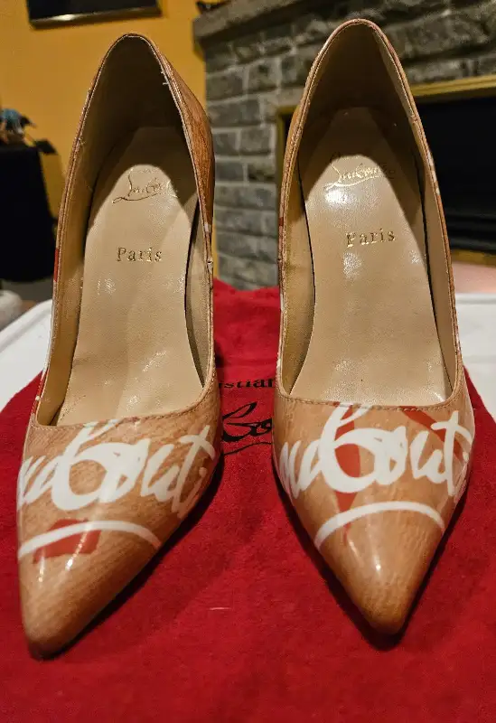 Christin Loubutin Replica Pigalle Follies Size 37 in Women's - Shoes in City of Toronto - Image 2