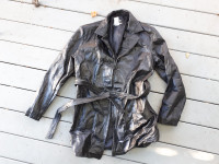 Woman's leather jacket / Manteau de cuir pour femmes