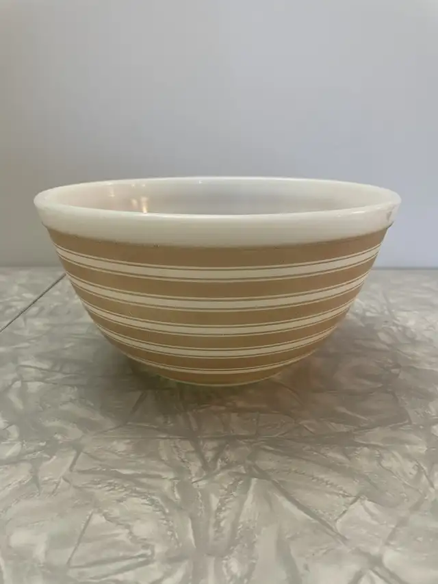 Vtg Rainbow Stripe Sandalwood #402 Pyrex Bowl 1 1/2 QT. 1965