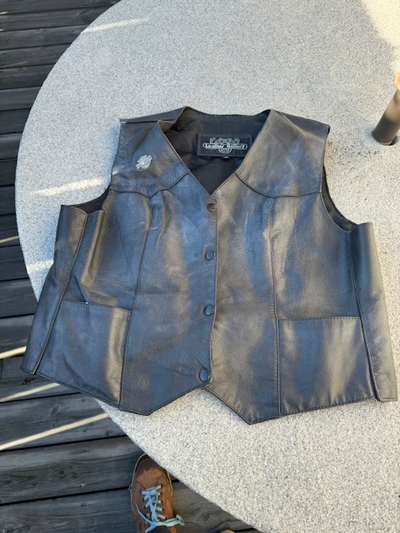 Women's leather motorcycle vest, Size16, View more