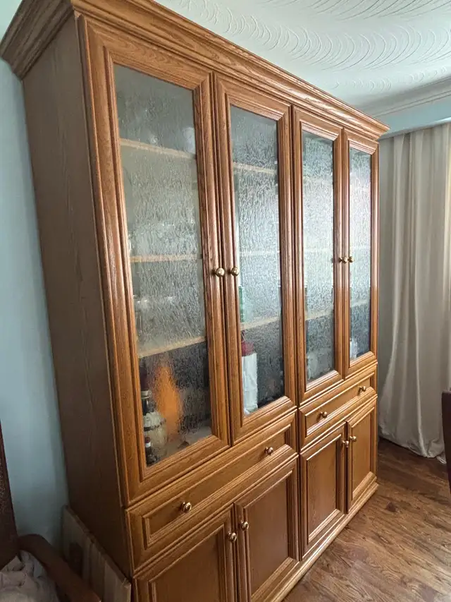 Solid Wood Hutch in Hutches & Display Cabinets in City of Toronto - Image 2