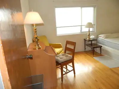 TWO LARGE, BRIGHT BEDROOMS, IN DELUXE HOUSE IN THE SOUTH KITSILANO AREA OF VANCOUVER'S WEST SIDE Loc...