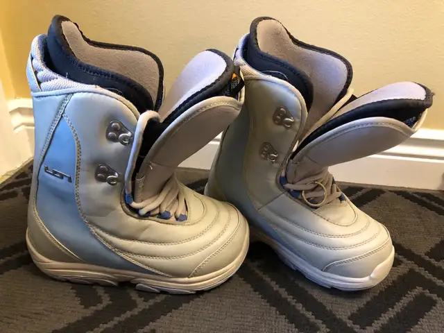 Burton Snowboard Boots (child) in Snowboard in Calgary - Image 2