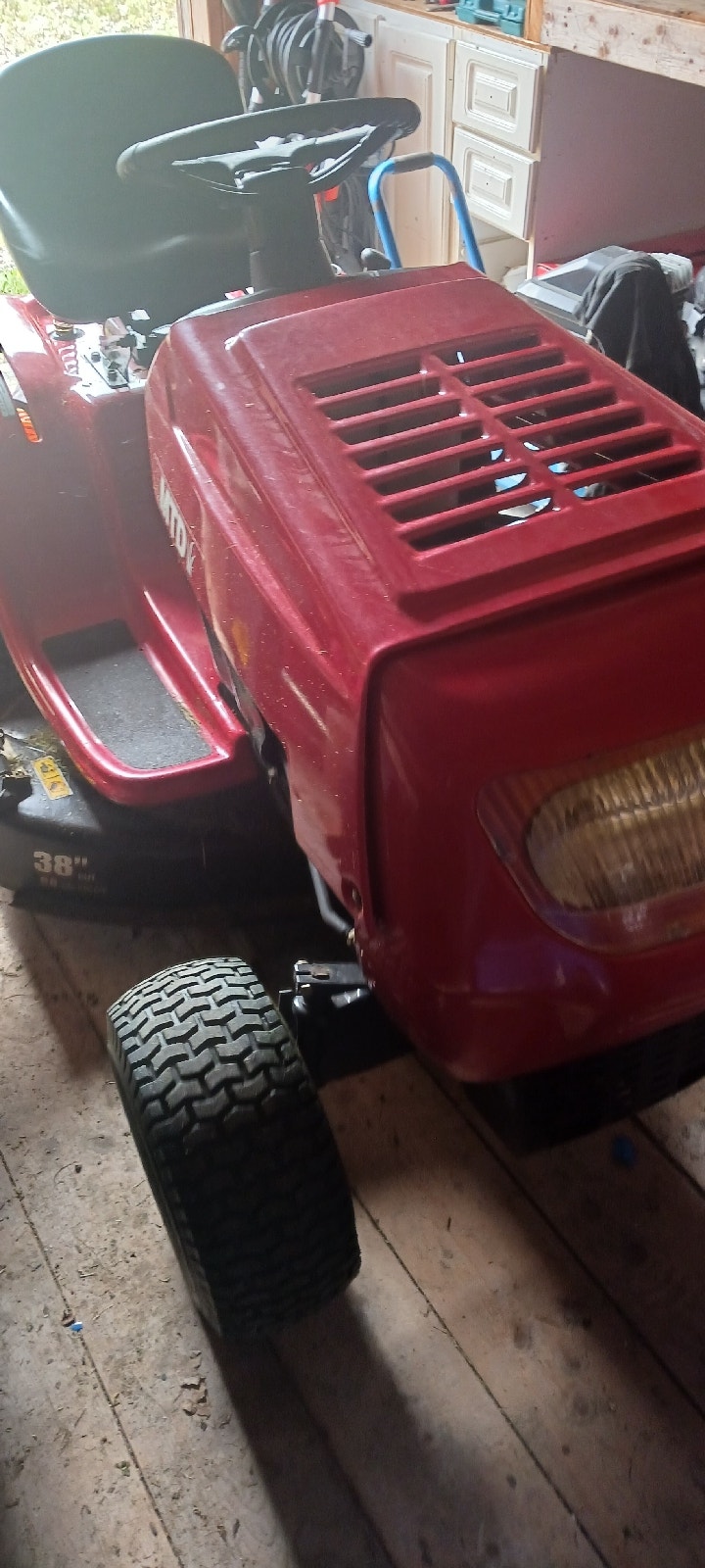 Riding lawn mower Lawnmowers & Leaf Blowers St. John's Kijiji