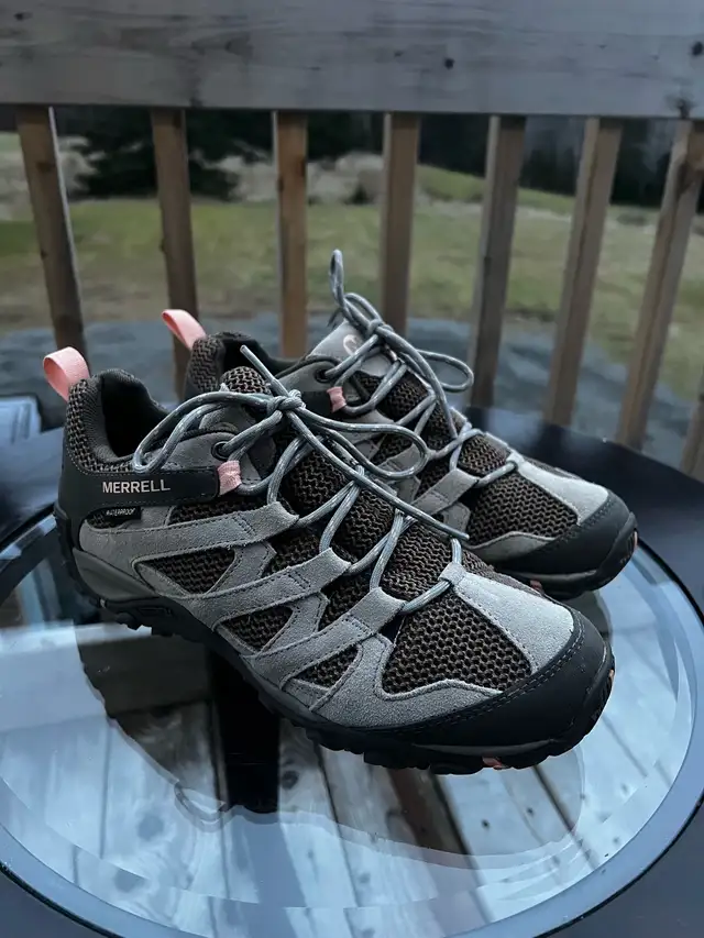 Merrell Alverstone Brown Trail Outdoor Athletic Hiking Shoes10sz in Women's - Shoes in Cape Breton - Image 2