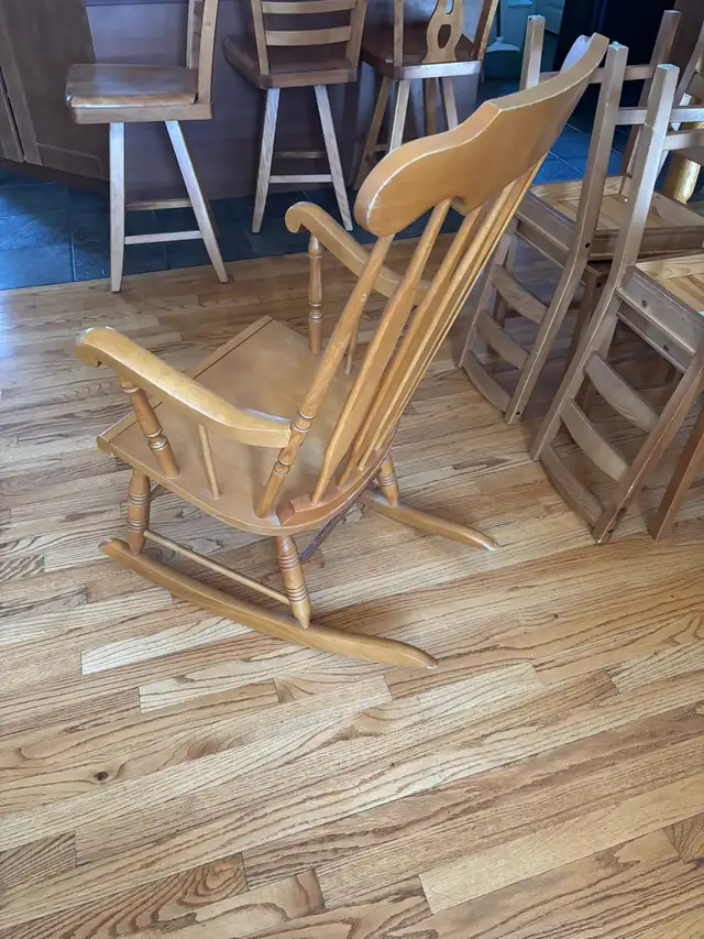 Midcentury Vintage Windsor rocking chair in Chairs & Recliners in Calgary - Image 6