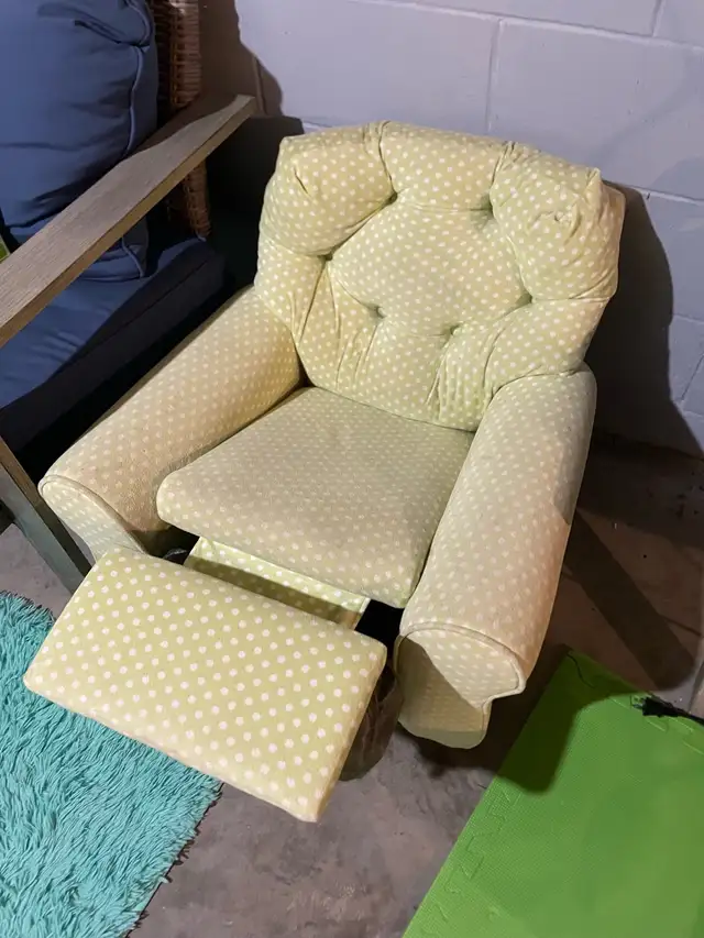kids chair  in Toys in Chatham-Kent - Image 3