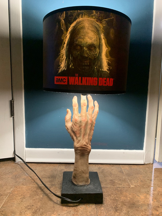 AMC Walking Dead Table Lamp Light Realistic Zombie Hand w/ Shade in Arts & Collectibles in Oshawa / Durham Region - Image 2