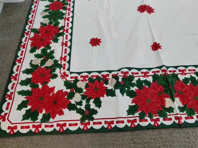 Christmas Tablecloth - Poinsettia & Holly Berry Linen Decoration in Holiday, Event & Seasonal in Calgary - Image 3