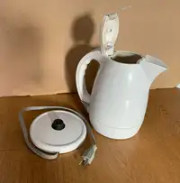 12 cup electric Kettle Model MK485 made in Canada 