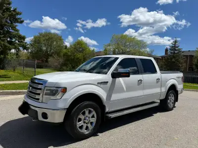 Im selling a Ford f150 2014 lariat in really good working condition the car runs and drive mint no i...