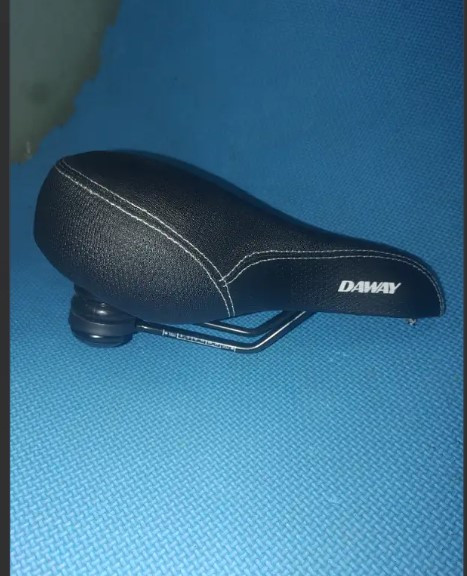 DAWAY BICYCLE SEAT in Frames & Parts in Oshawa / Durham Region