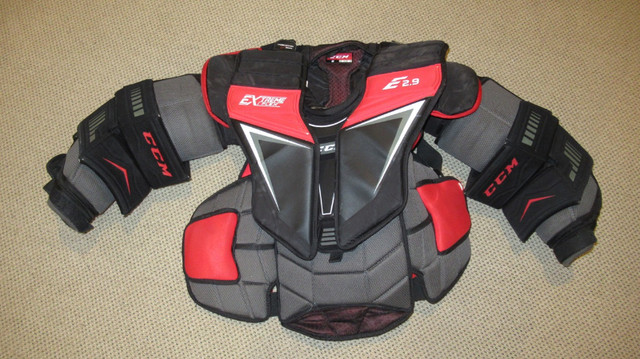 Goalie Chest Pad / protector : CCM Extreme Flex E 2.9 -Very good in Hockey in Ottawa